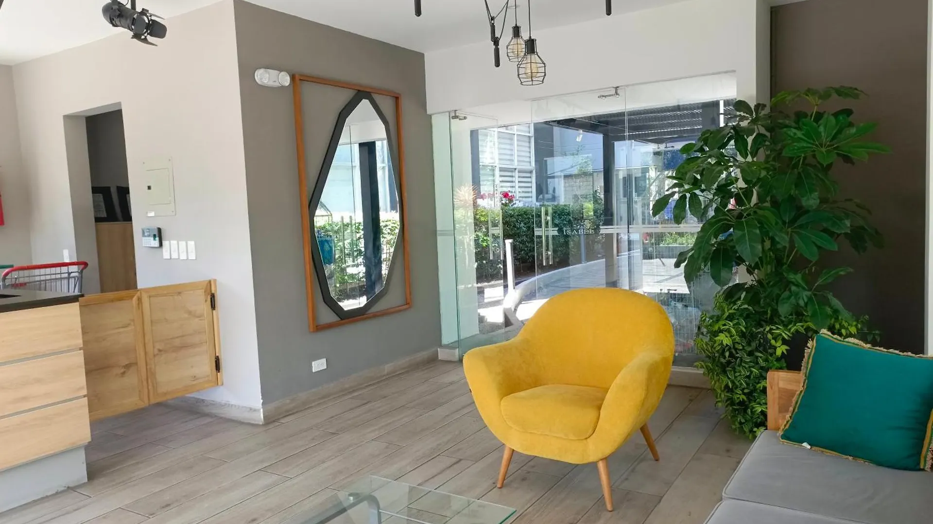 Apartment - 2Bedrooms - Queenbed - Balcony - Parking - 7Thfloor  Quito
