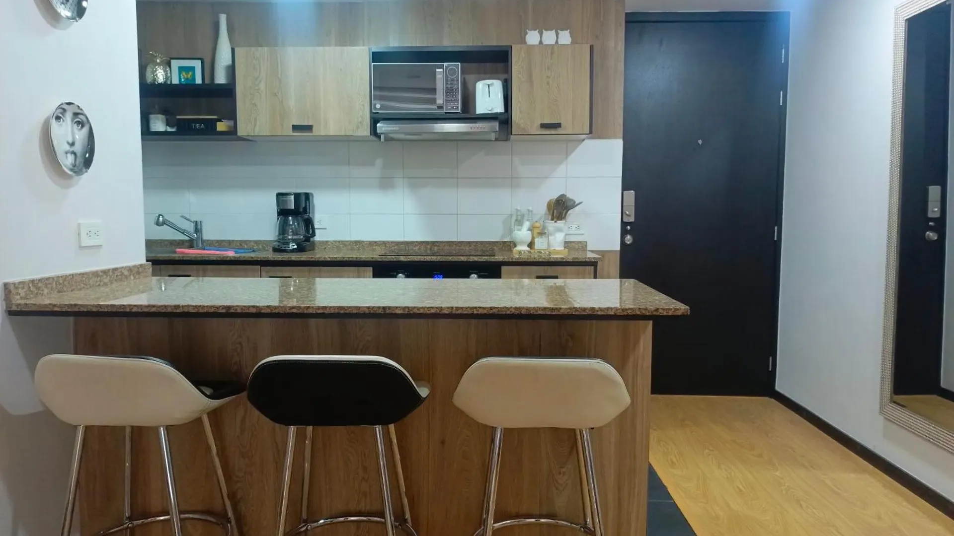 Apartment - 2Bedrooms - Queenbed - Balcony - Parking - 7Thfloor Équateur